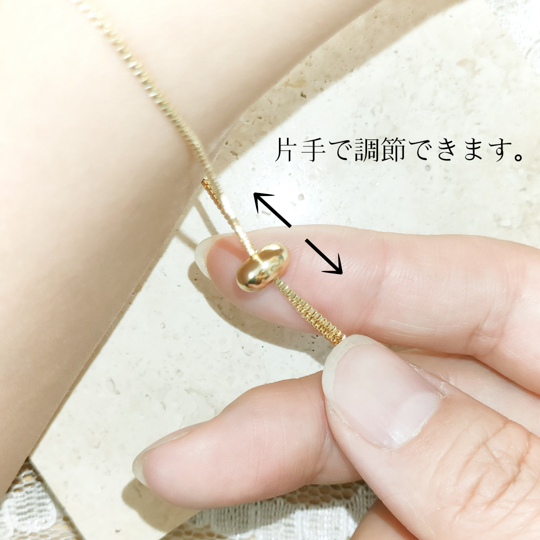 マザーオブパールの白猫・黒猫 カモミールブレスレット