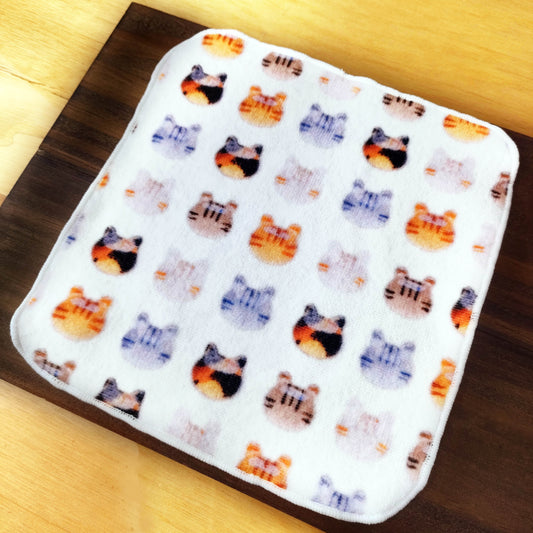 ガラスのぷっくり猫 タオルハンカチ(※必ず注意事項をご確認の上ご購入下さい)