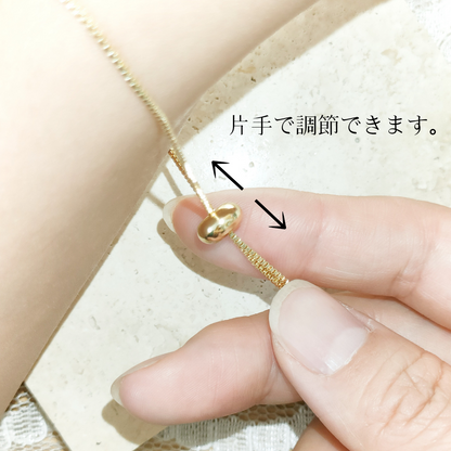 マザーオブパールの白猫・黒猫　カモミールブレスレット