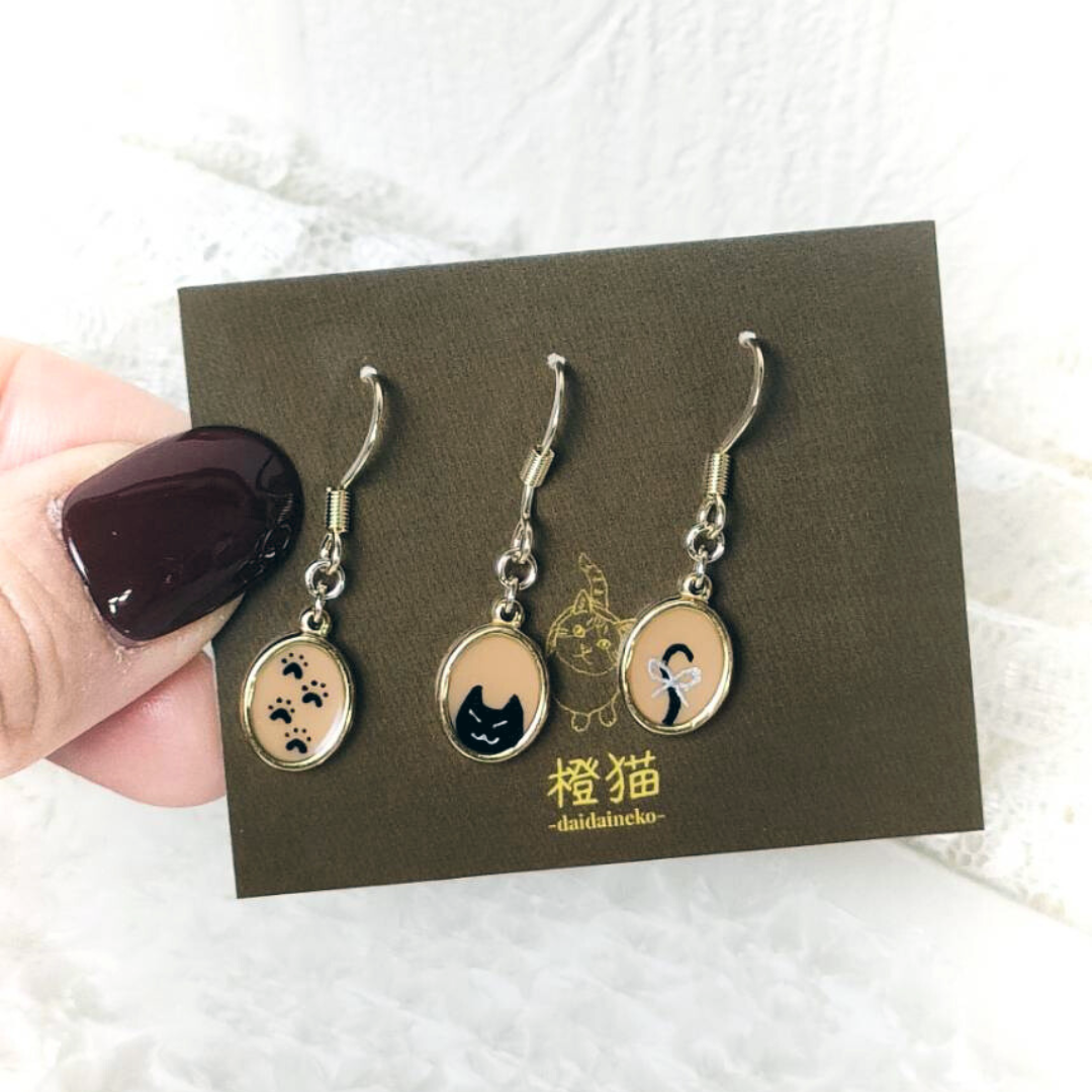かぎしっぽの黒猫　セットピアス・イヤリング