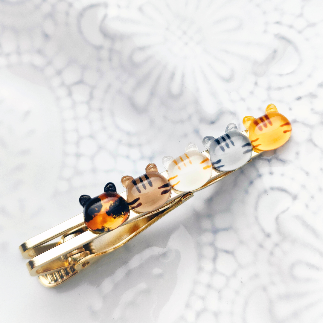 Plump glass cat bracelet