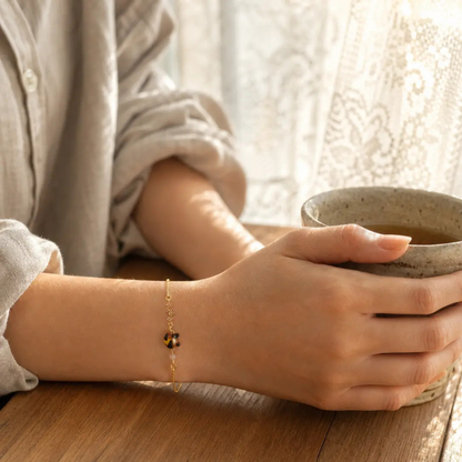 Plump glass cat bracelet