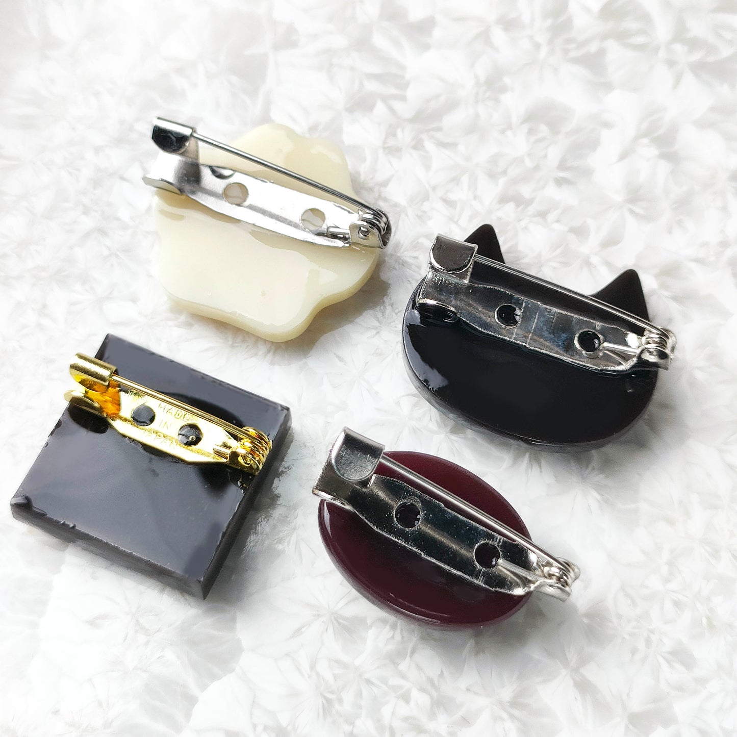 食べられないチョコレート缶　ブローチセット