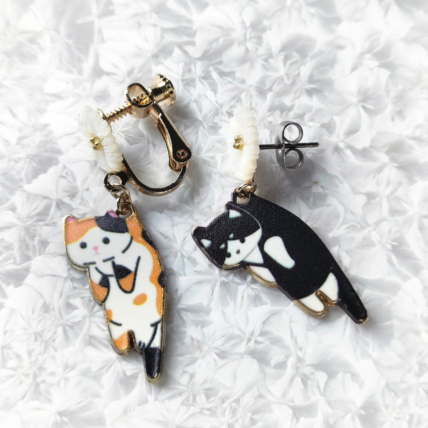 運ばれる猫　ピアス・イヤリング（単品 or ネックレスセット）