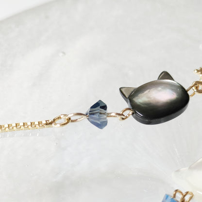 マザーオブパールの白猫・黒猫　雪の結晶ブレスレット