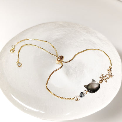 マザーオブパールの白猫・黒猫　雪の結晶ブレスレット